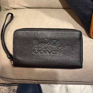 COACH Elegant Black Leather Wristlet Bag 7.5x4.5 in